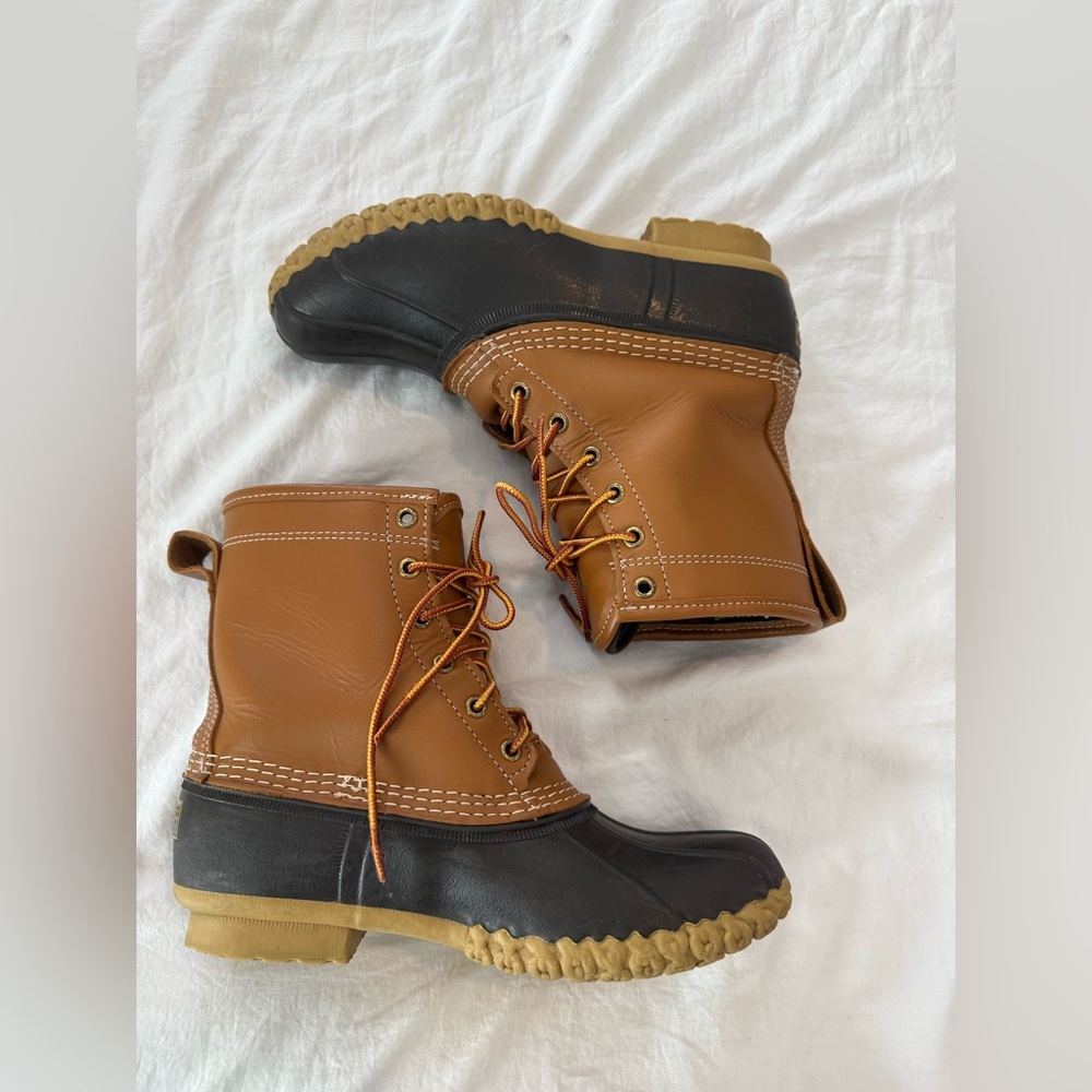 LL Bean Women's Brown and Black Lined Bean Boots GUC 0021